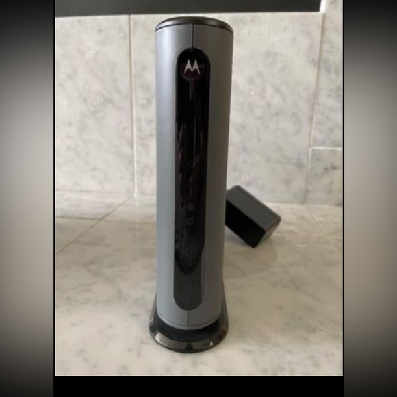 Motorola MB7621 24x8 DOCSIS 3.0 cable modem. - Picture 3 of 6